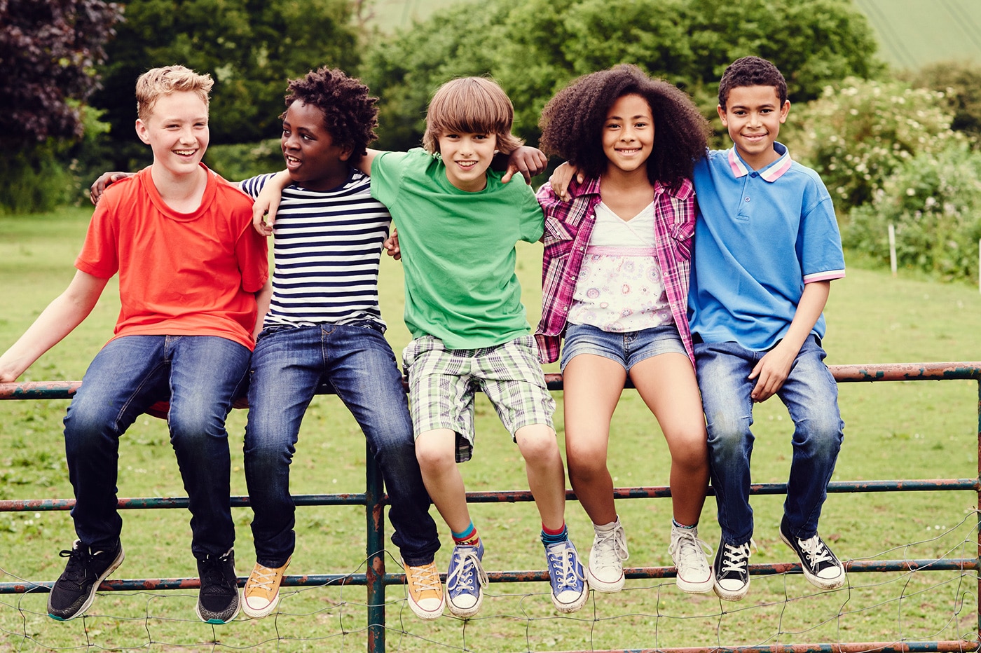 kids-on-fence-2.jpg 5 children sitting on a fence